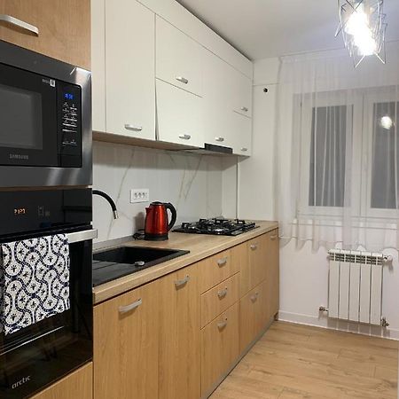 Sunny Apartment In Suceava Eksteriør bilde