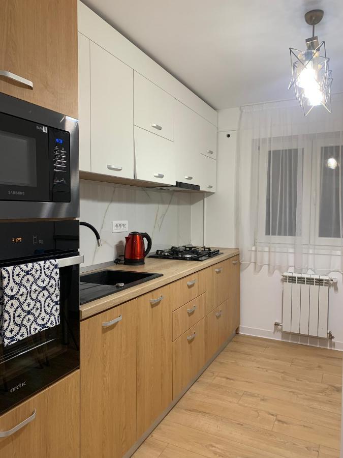 Sunny Apartment In Suceava Eksteriør bilde